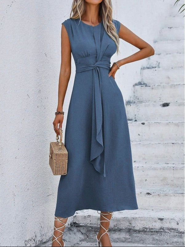 Joanna | Elegancka sukienka bez rękawów z regulowanym paskiem