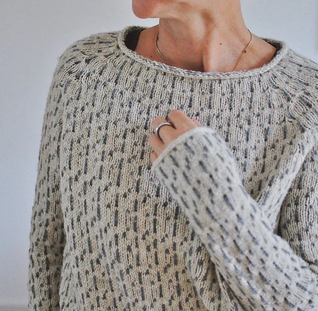 Victoria | Elegancki szary sweter z dekoltem łódki