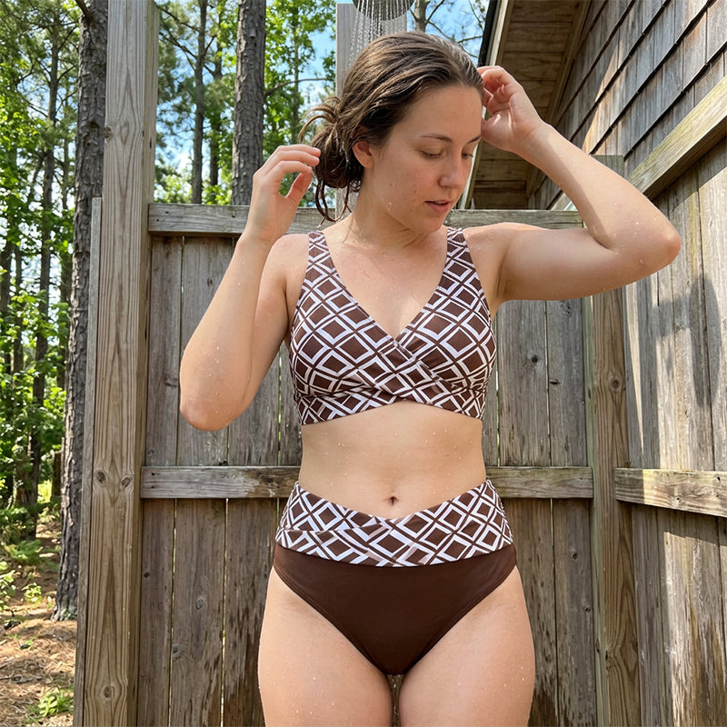 👙 Komplet bikini z wysokim stanem – 50% ZNIŻKI! OFERTA LIMITOWANA!Dwuczęściowy, modny fason z wysokim stanem – idealny na plażę i basen. Podkreśla talię, wysmukla sylwetkę i zapewnia wygodę. Szybkoschnący materiał, świetny krój! 🌊☀️💃